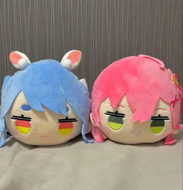 우사다 페코라 사쿠라 미코 누워있는 봉제 인형