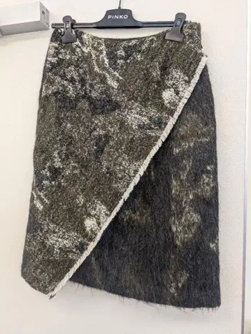 [새상품급] BASILE28 스커트