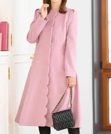 프리마셰릴 프론트 스캘럽 펄 장식 코트 핑크