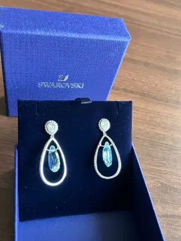SWAROVSKI 스와로브스키 귀걸이 [양쪽 귀용]