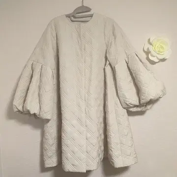 루이엘 아이보리 퀼팅 벌룬 슬리브