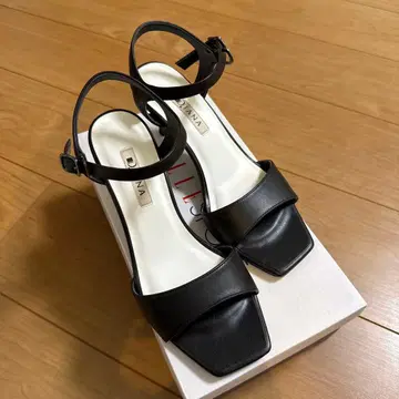 DIANA 블랙 스퀘어토 샌들 24cm