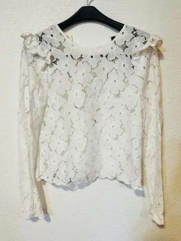 화이트 레이스업 긴팔 블라우스