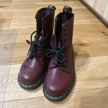 닥터마틴 8홀 부츠 레드