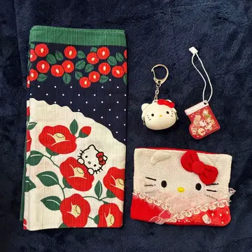 헬로키티 보자기로 만든 티슈 케이스와 실리콘 참 세트