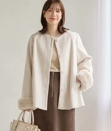 허니즈 퍼 부착 노카라 코트