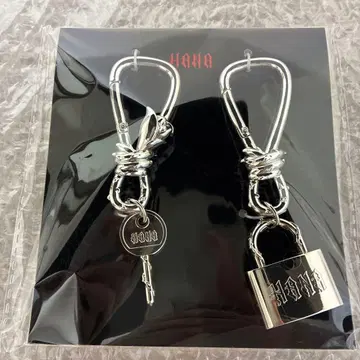 BAD LOVE 카라비너 세트