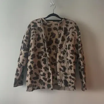 MACPHEE 레오파드 무늬 가디건 카네코 아야