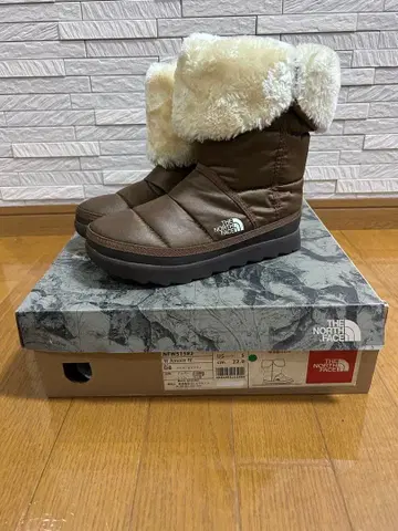THE NORTH FACE 브라운 퍼 부츠