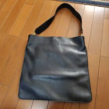 블랙 가죽 숄더백