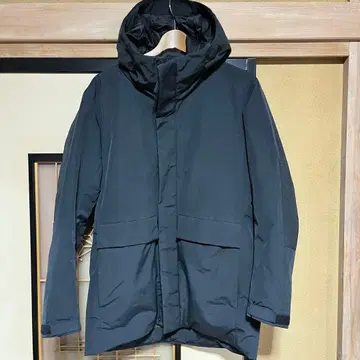 유니클로 하이브리드 다운 파카 S