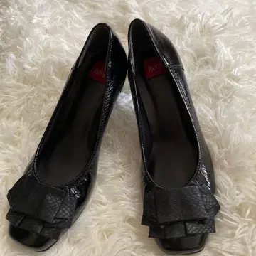 허브 에나멜 블랙 하이힐 리본 포함