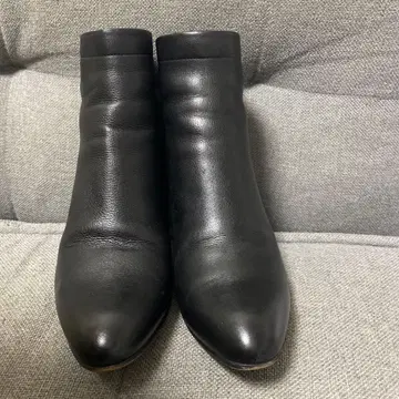 가죽 블랙 앵클부츠 중간 힐