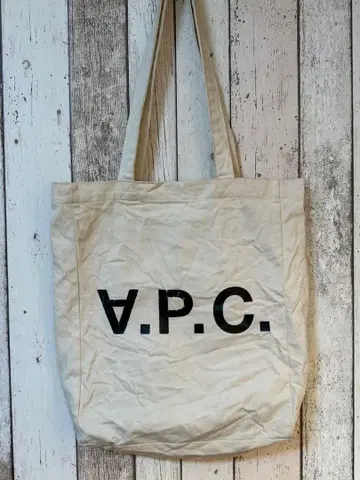 A.P.C. 로고 토트백 아이보리