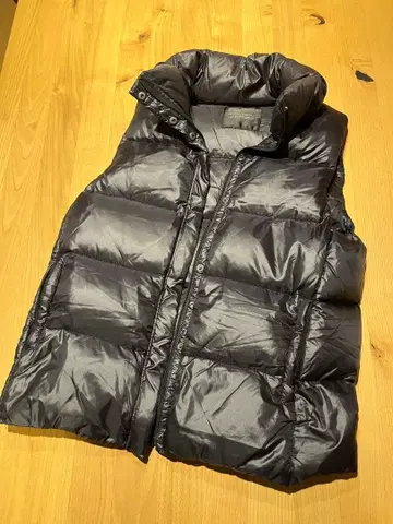 LEVENT SOUFFLE 블랙 다운 베스트