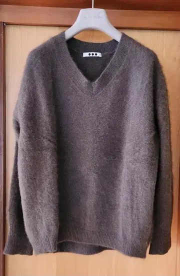 쓰리닷츠 라쿤 니트