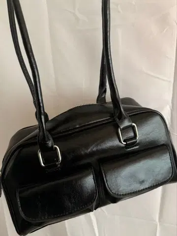 블랙 숄더백 포켓 부착