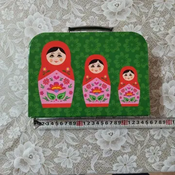마트료시카 디자인의 케이스