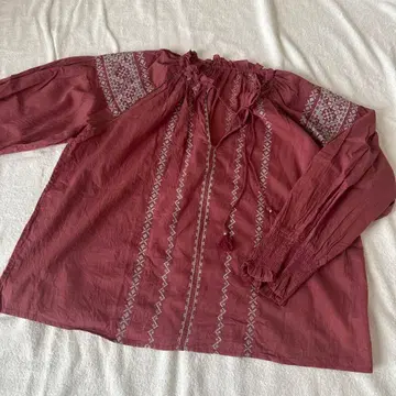 허그아워 자수 튜닉 블라우스 누키테파