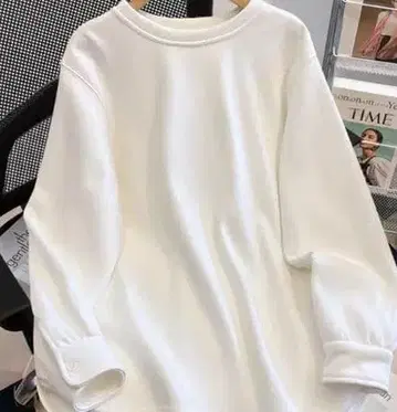 화이트 긴팔 트레이닝복