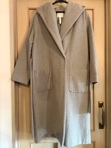 그레이 후드 부착 롱 코트