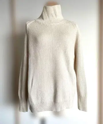 ICB 아이보리 리브 터틀넥 스웨터