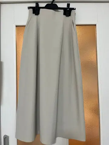 마일 오웬 베이지 플레어 스커트