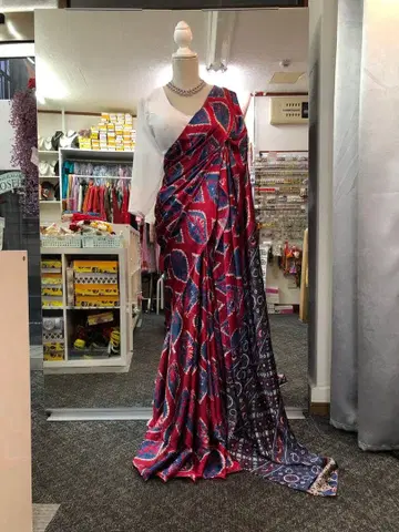 에스닉 패턴 드레스 빨간색과 파랑