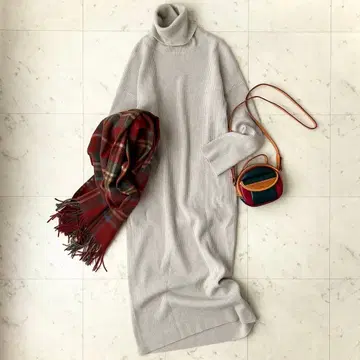 컨디션 최상 두번째 클래스 터틀넥 리브 니트 롱 원피스