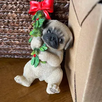 퍼그 크리스마스 오너먼트 피규어