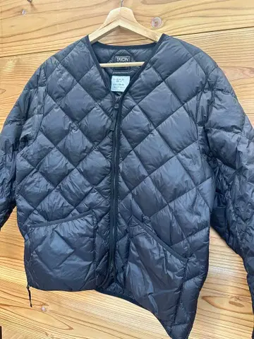 블랙 다운 자켓 퀼팅 디자인