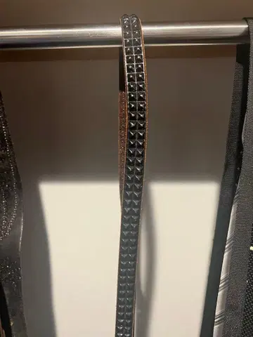 버클 없는 HTC 내로우 스터드 벨트