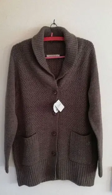 [새상품] 크로커다일 울 케이블 니트 가디건 카우친 L