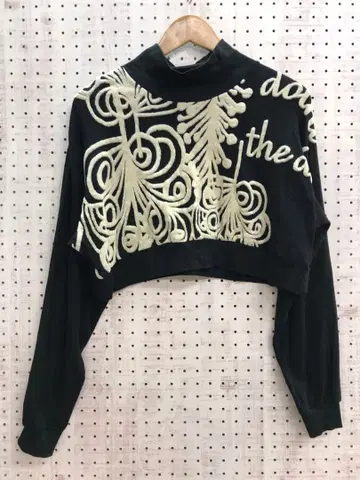 모드 일본산 구제 의류 gomme 보타니컬 입체 패턴 모크넥 크롭 상의