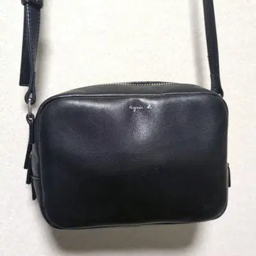 agnes b. 블랙 가죽 숄더백