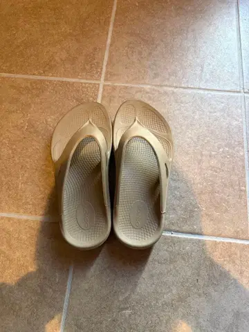 우포스 리커버리 샌들 OOFOS 베이지 Nomad