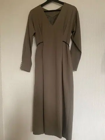 카키 V넥 롱 원피스