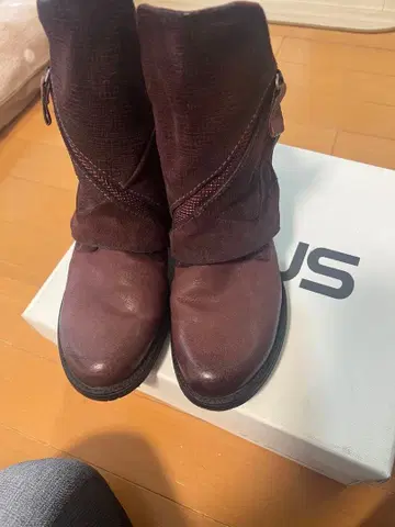 MJUS 버건디 스웨이드 부츠