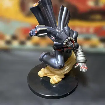 디스누프 탑을 노려라 피규어