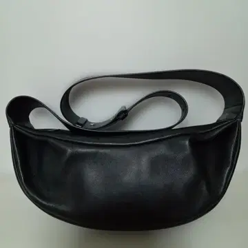 cos 가죽 플리츠 벨트 백