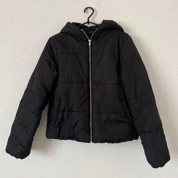 블랙 후드 부착 숏 기장 다운 자켓 레이디 M