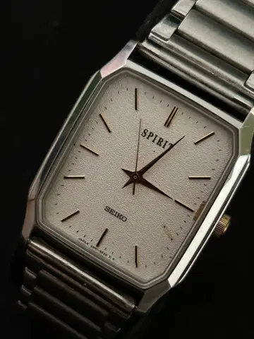 SEIKO SPIRIT 특수 니켈 케이스 쿼츠 손목시계 하자품 작동 중