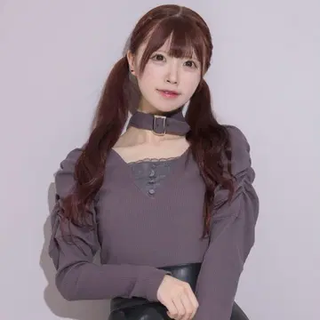 pium 초커 벨트 티셔츠 차콜