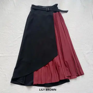 LILY BROWN 비대칭 플리츠 스커트 릴리 브라운