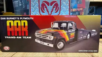 DAN GURNEY'S PLYMOUTH Ramp Truck 1:18