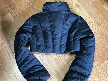 리본 포함 블랙 크롭 다운 자켓