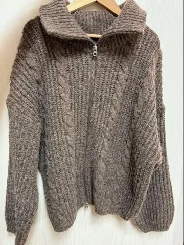 브라운 니트 가디건 지퍼 포함