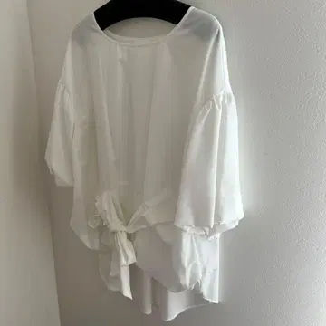 YAMADAWA FENNEL 리본 포함 화이트 오부 소매 상의