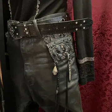 1VFUDIE 천연 가죽 패치 스터드 플레어 팬츠 블랙 계열