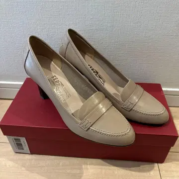 Ferragamo 6.5D 베이지 가죽 하이힐